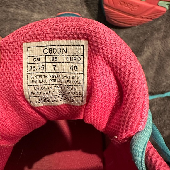 ASICS kids size 7 sneakers - Picture 2 of 6